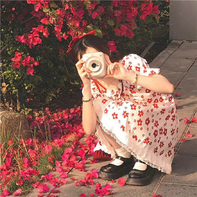 日土伴游女生飞傲松的资料